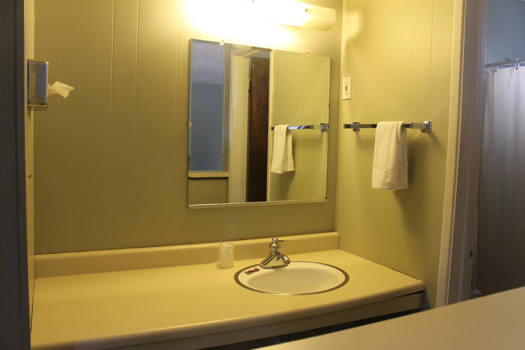 Coach N Four Motel Grass Valley Bagian luar foto