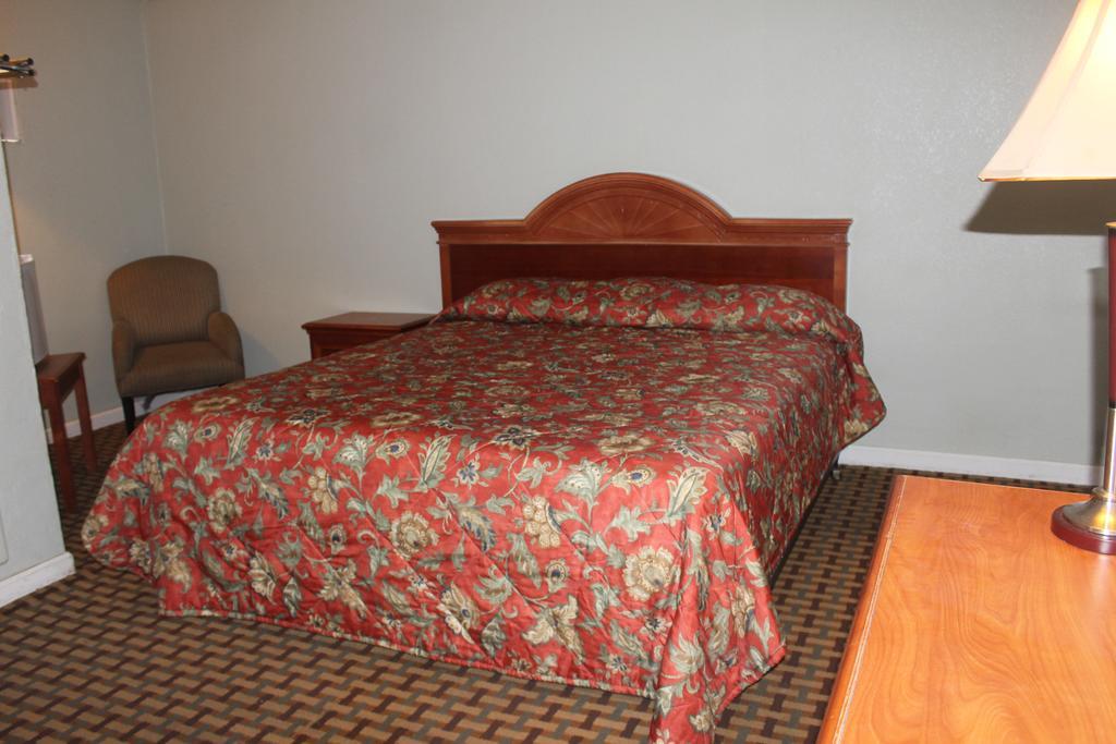 Coach N Four Motel Grass Valley Bagian luar foto