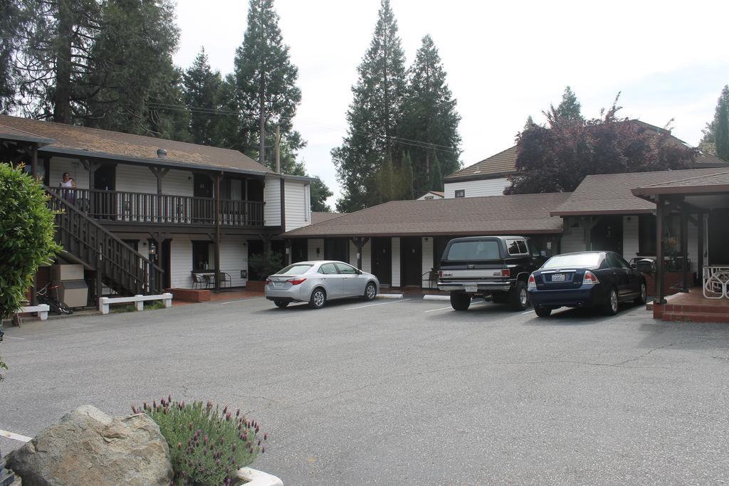 Coach N Four Motel Grass Valley Bagian luar foto