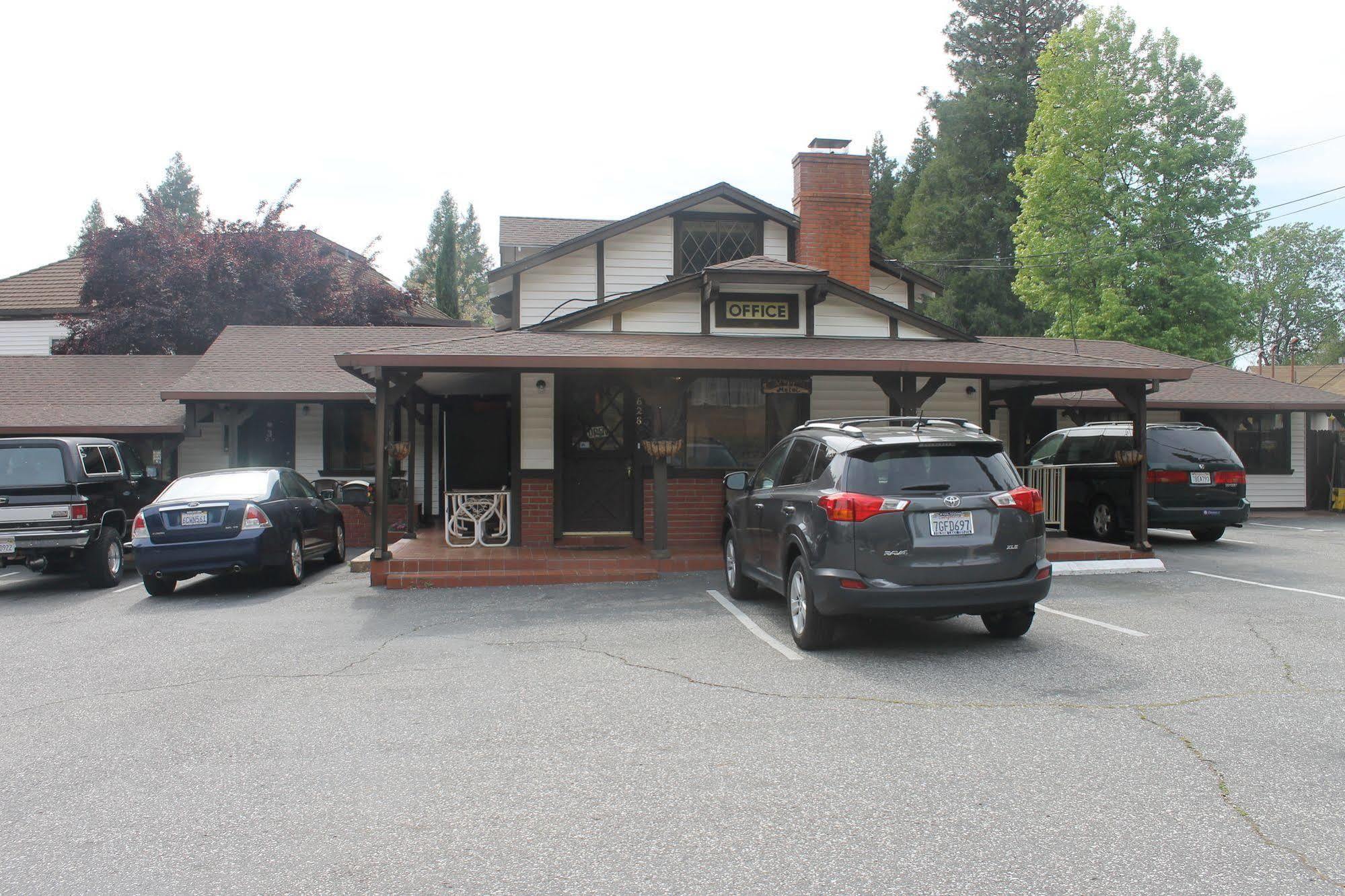 Coach N Four Motel Grass Valley Bagian luar foto