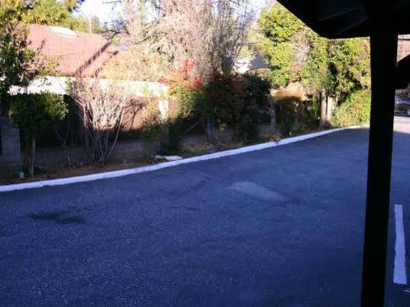 Coach N Four Motel Grass Valley Bagian luar foto